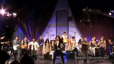 Demi Lovato & Jonas Brothers - Behind The Scenes (2010 Walmart Soundcheck).mp4 5287