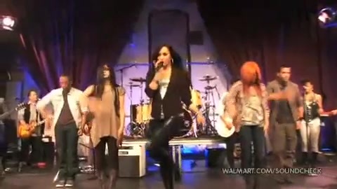 Demi Lovato & Jonas Brothers - Behind The Scenes (2010 Walmart Soundcheck).mp4 4926