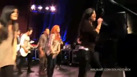 Demi Lovato & Jonas Brothers - Behind The Scenes (2010 Walmart Soundcheck).mp4 5731