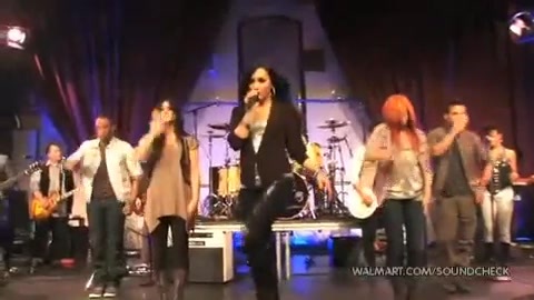 Demi Lovato & Jonas Brothers - Behind The Scenes (2010 Walmart Soundcheck).mp4 4933