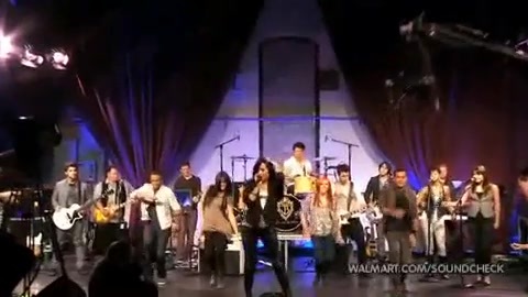 Demi Lovato & Jonas Brothers - Behind The Scenes (2010 Walmart Soundcheck).mp4 5309