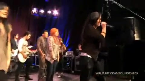 Demi Lovato & Jonas Brothers - Behind The Scenes (2010 Walmart Soundcheck).mp4 5743
