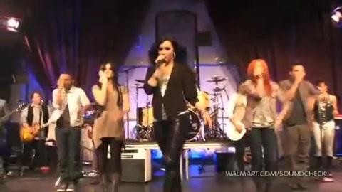 Demi Lovato & Jonas Brothers - Behind The Scenes (2010 Walmart Soundcheck).mp4 4947