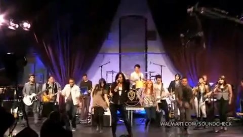 Demi Lovato & Jonas Brothers - Behind The Scenes (2010 Walmart Soundcheck).mp4 5316