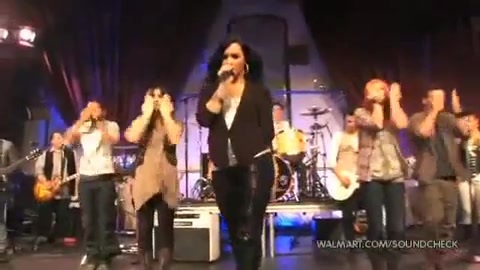 Demi Lovato & Jonas Brothers - Behind The Scenes (2010 Walmart Soundcheck).mp4 4970