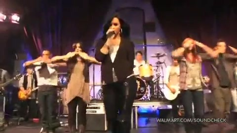 Demi Lovato & Jonas Brothers - Behind The Scenes (2010 Walmart Soundcheck).mp4 4985