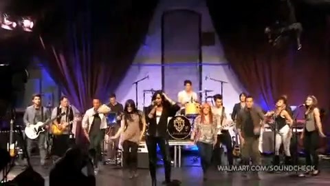 Demi Lovato & Jonas Brothers - Behind The Scenes (2010 Walmart Soundcheck).mp4 5359