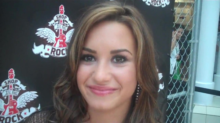 Demi Lovato_ Very Fashionable And  Pretty During An Interview 0026