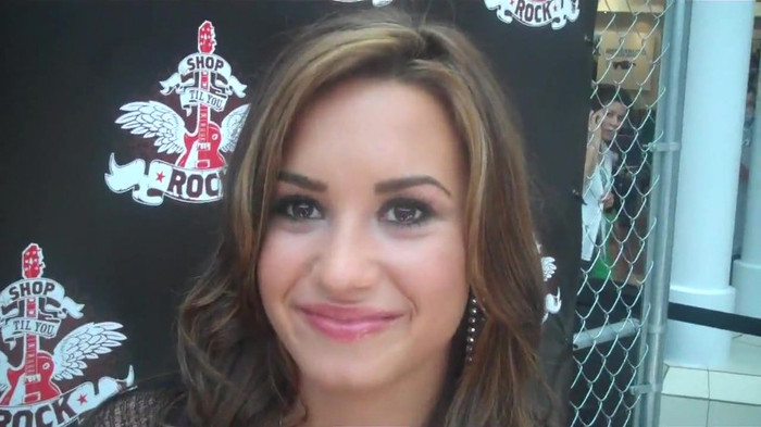 Demi Lovato_ Very Fashionable And  Pretty During An Interview 0030