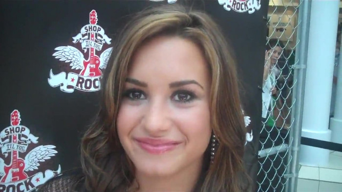 Demi Lovato_ Very Fashionable And  Pretty During An Interview 0032