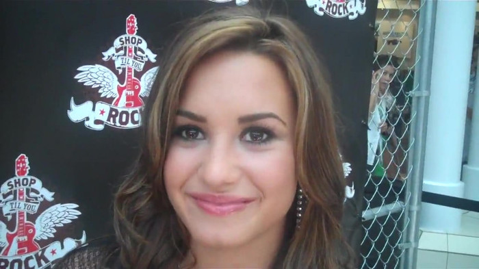 Demi Lovato_ Very Fashionable And  Pretty During An Interview 0034