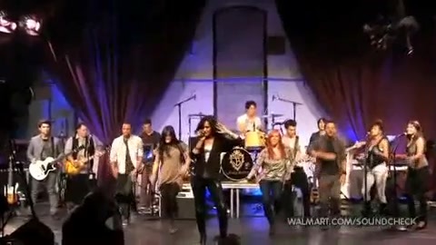 Demi Lovato & Jonas Brothers - Behind The Scenes (2010 Walmart Soundcheck).mp4 5378