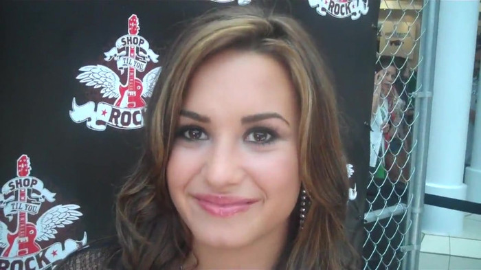 Demi Lovato_ Very Fashionable And  Pretty During An Interview 0040