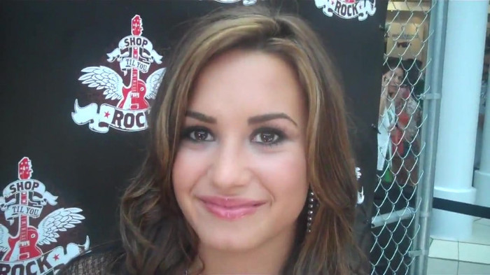 Demi Lovato_ Very Fashionable And  Pretty During An Interview 0043