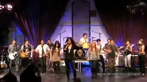 Demi Lovato & Jonas Brothers - Behind The Scenes (2010 Walmart Soundcheck).mp4 5399