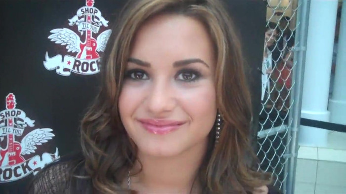 Demi Lovato_ Very Fashionable And  Pretty During An Interview 0063