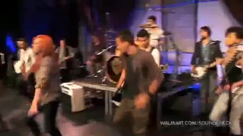 Demi Lovato & Jonas Brothers - Behind The Scenes (2010 Walmart Soundcheck).mp4 5423