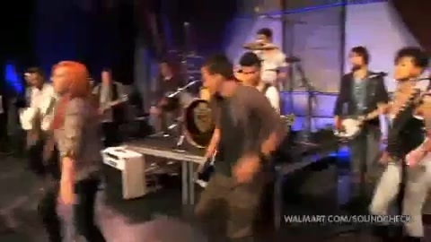 Demi Lovato & Jonas Brothers - Behind The Scenes (2010 Walmart Soundcheck).mp4 5428