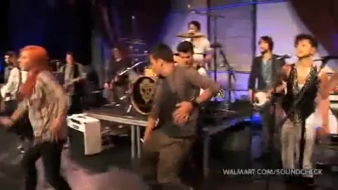 Demi Lovato & Jonas Brothers - Behind The Scenes (2010 Walmart Soundcheck).mp4 5456