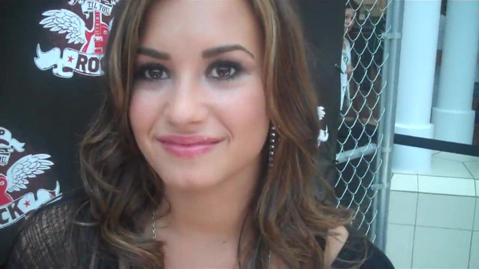 Demi Lovato_ Very Fashionable And  Pretty During An Interview 0089 Demi Lovato_ Very Fashionable And  Pretty During An Interview 0089