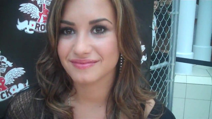 Demi Lovato_ Very Fashionable And  Pretty During An Interview 0092 Demi Lovato_ Very Fashionable And  Pretty During An Interview 0092