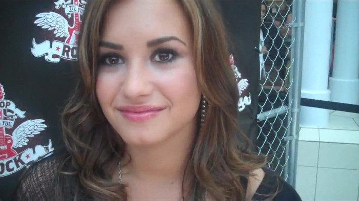 Demi Lovato_ Very Fashionable And  Pretty During An Interview 0107