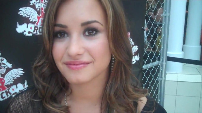 Demi Lovato_ Very Fashionable And  Pretty During An Interview 0117 Demi Lovato_ Very Fashionable And  Pretty During An Interview 0117