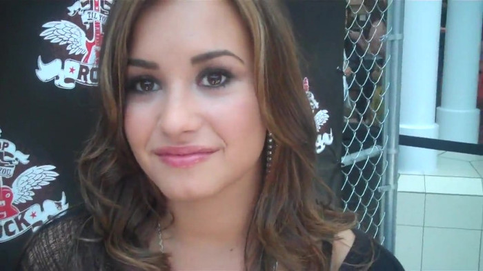 Demi Lovato_ Very Fashionable And  Pretty During An Interview 0118 Demi Lovato_ Very Fashionable And  Pretty During An Interview 0118