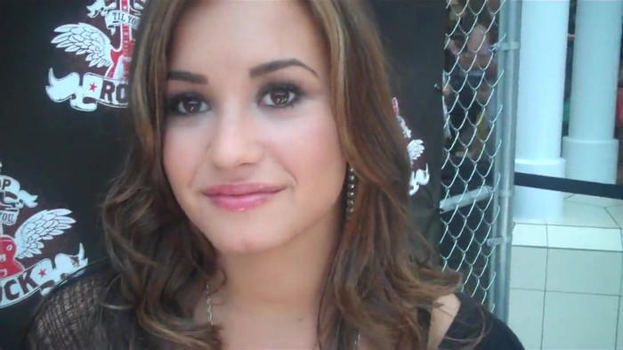 Demi Lovato_ Very Fashionable And  Pretty During An Interview 0124 Demi Lovato_ Very Fashionable And  Pretty During An Interview 0124
