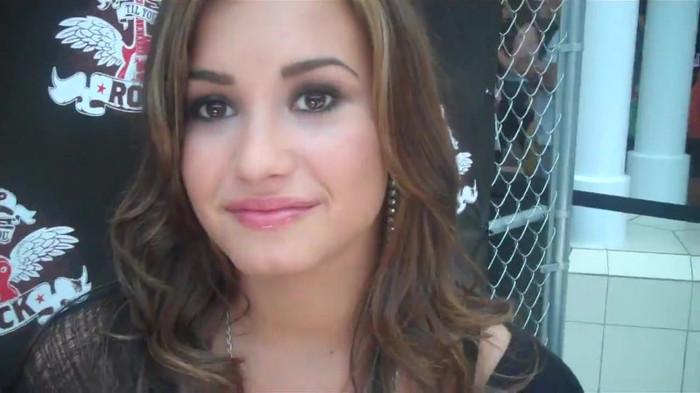 Demi Lovato_ Very Fashionable And  Pretty During An Interview 0132 Demi Lovato_ Very Fashionable And  Pretty During An Interview 0132