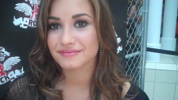 Demi Lovato_ Very Fashionable And  Pretty During An Interview 0134 Demi Lovato_ Very Fashionable And  Pretty During An Interview 0134