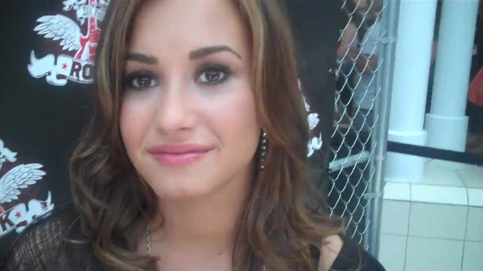 Demi Lovato_ Very Fashionable And  Pretty During An Interview 0138 Demi Lovato_ Very Fashionable And  Pretty During An Interview 0138