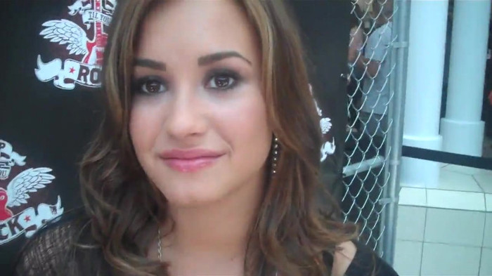Demi Lovato_ Very Fashionable And  Pretty During An Interview 0141 Demi Lovato_ Very Fashionable And  Pretty During An Interview 0141