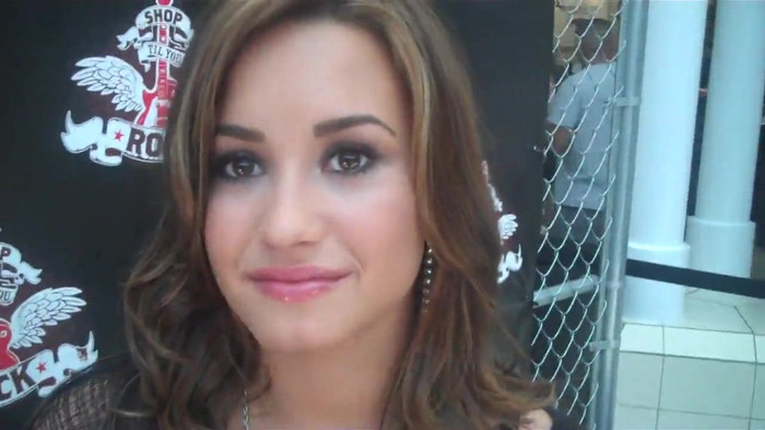 Demi Lovato_ Very Fashionable And  Pretty During An Interview 0150 Demi Lovato_ Very Fashionable And  Pretty During An Interview 0150