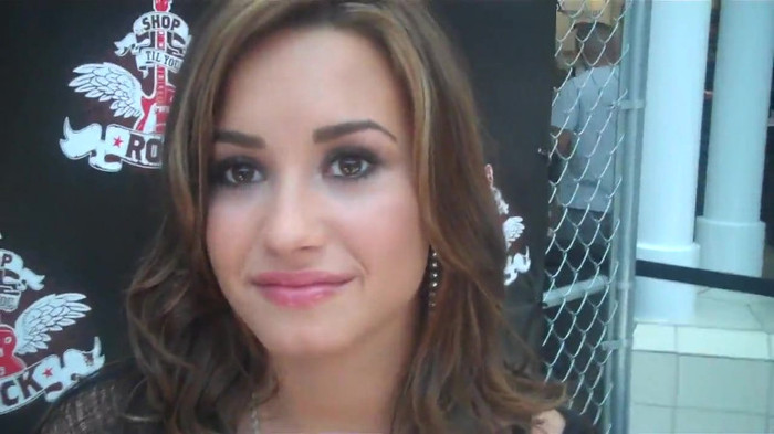 Demi Lovato_ Very Fashionable And  Pretty During An Interview 0152 Demi Lovato_ Very Fashionable And  Pretty During An Interview 0152