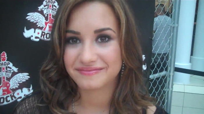 Demi Lovato_ Very Fashionable And  Pretty During An Interview 0193 Demi Lovato_ Very Fashionable And  Pretty During An Interview 0193