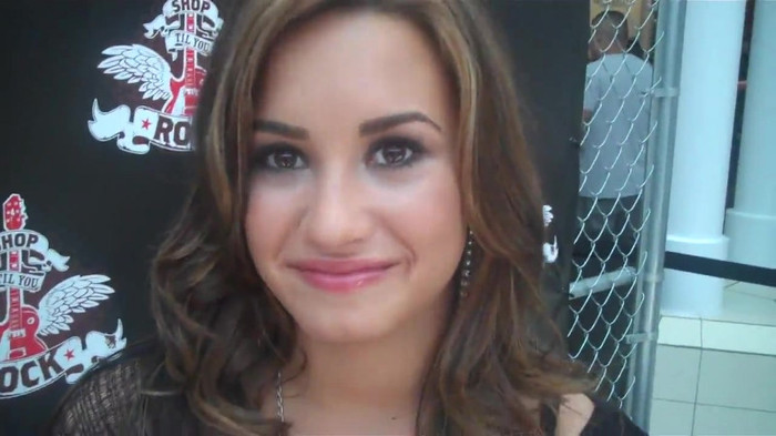 Demi Lovato_ Very Fashionable And  Pretty During An Interview 0196 Demi Lovato_ Very Fashionable And  Pretty During An Interview 0196