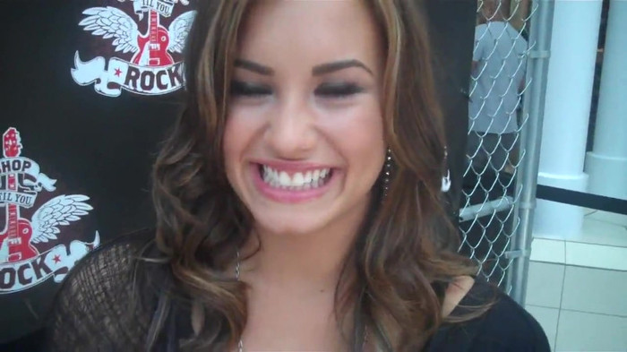 Demi Lovato_ Very Fashionable And  Pretty During An Interview 0233