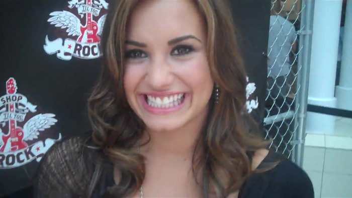 Demi Lovato_ Very Fashionable And  Pretty During An Interview 0251