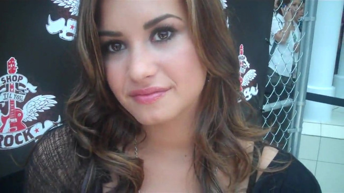 Demi Lovato_ Very Fashionable And  Pretty During An Interview 0503