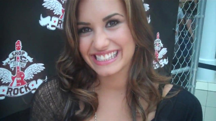 Demi Lovato_ Very Fashionable And  Pretty During An Interview 0282