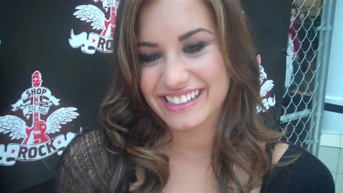 Demi Lovato_ Very Fashionable And  Pretty During An Interview 0333 - Demilush - Very Fashionable And  Pretty During An Interview Part oo1