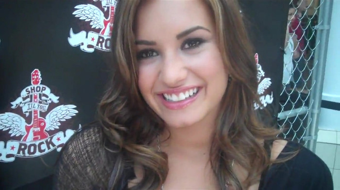 Demi Lovato_ Very Fashionable And  Pretty During An Interview 0338