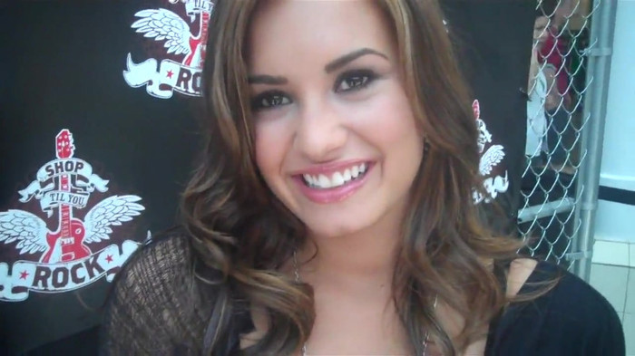 Demi Lovato_ Very Fashionable And  Pretty During An Interview 0341