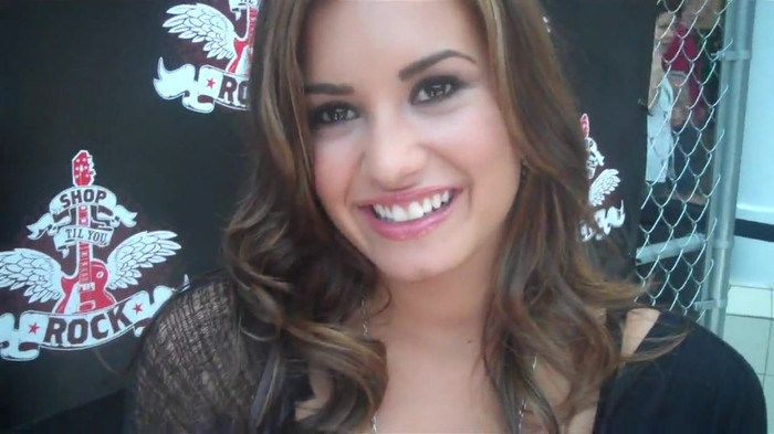 Demi Lovato_ Very Fashionable And  Pretty During An Interview 0343