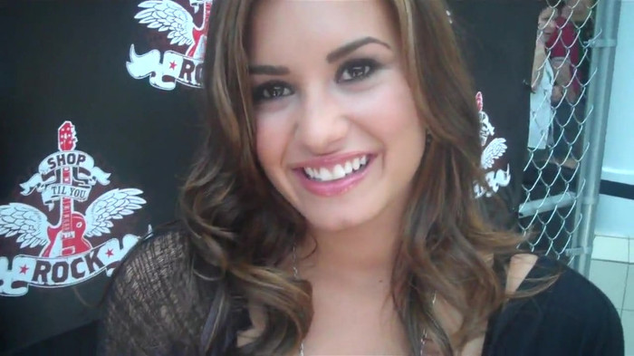 Demi Lovato_ Very Fashionable And  Pretty During An Interview 0346