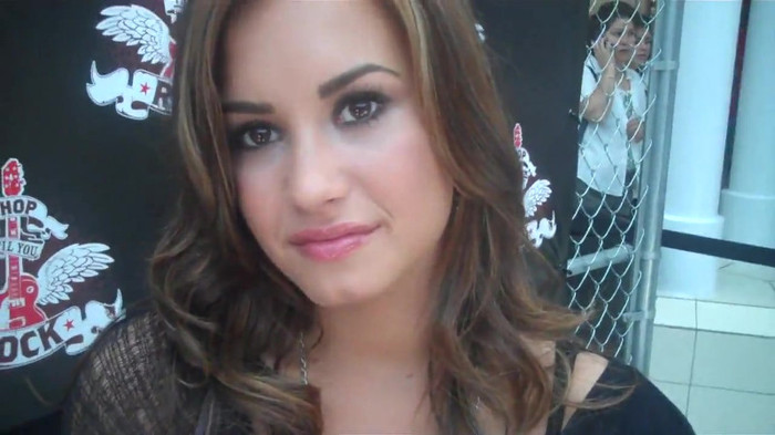 Demi Lovato_ Very Fashionable And  Pretty During An Interview 0551