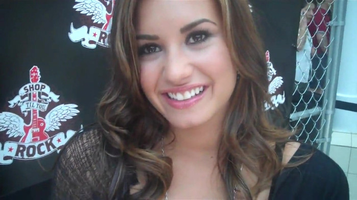 Demi Lovato_ Very Fashionable And  Pretty During An Interview 0352