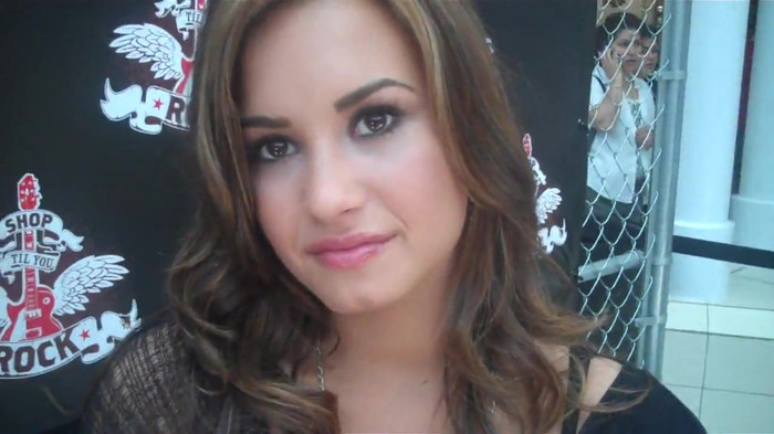 Demi Lovato_ Very Fashionable And  Pretty During An Interview 0558