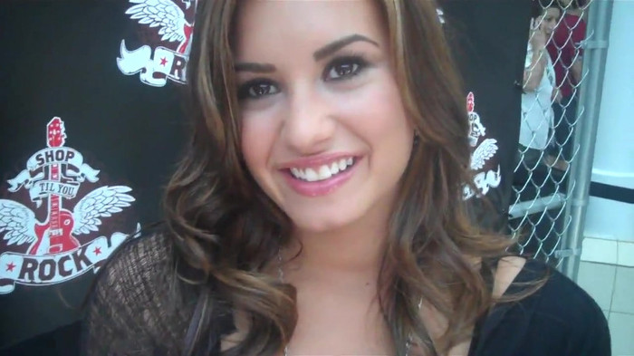 Demi Lovato_ Very Fashionable And  Pretty During An Interview 0359